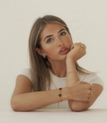 Profile picture of Alexandra Helliwell